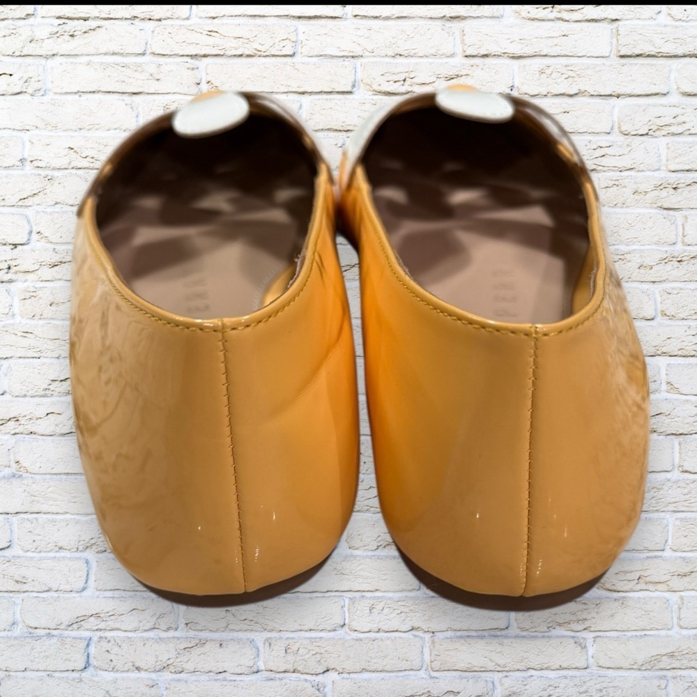 Katy Perry Collections Yellow Patent Flats with White Daisy Accent - Picture 4 of 7